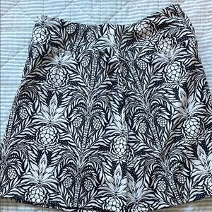 Tommy Bahama Navy n’ White Patterned fully lined Skort. XS